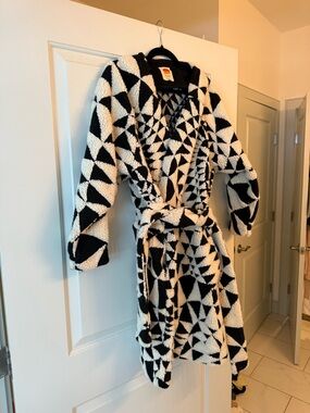 Farm Rio Black & White Geometric Sherpa Jacket
